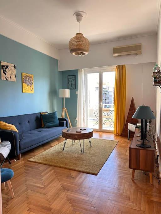 4 Family And Friends - Acropolis View Apartment เอเธนส์ ภายนอก รูปภาพ