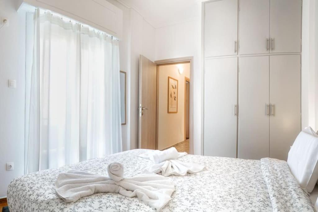 4 Family And Friends - Acropolis View Apartment เอเธนส์ ภายนอก รูปภาพ