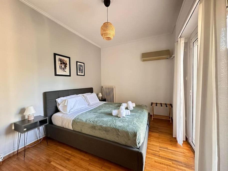 4 Family And Friends - Acropolis View Apartment เอเธนส์ ภายนอก รูปภาพ