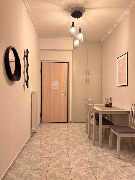 4 Family And Friends - Acropolis View Apartment เอเธนส์ ภายนอก รูปภาพ