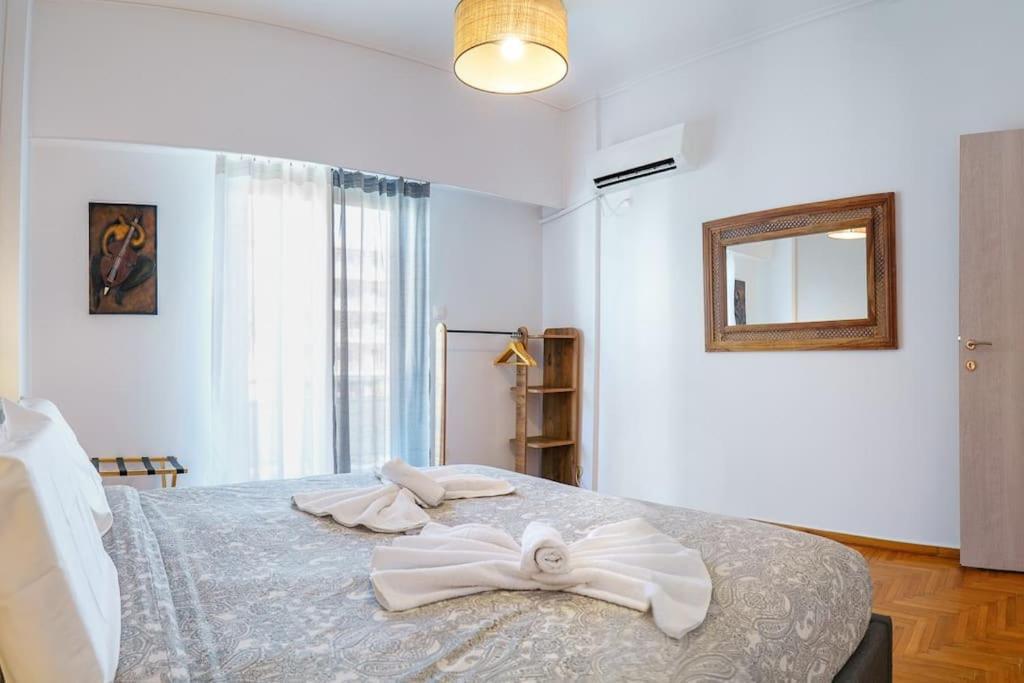 4 Family And Friends - Acropolis View Apartment เอเธนส์ ภายนอก รูปภาพ