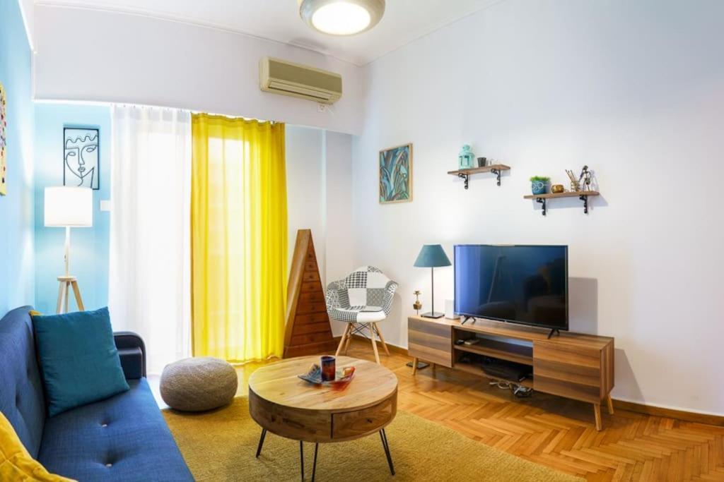 4 Family And Friends - Acropolis View Apartment เอเธนส์ ภายนอก รูปภาพ