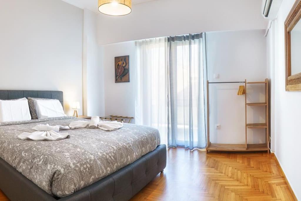 4 Family And Friends - Acropolis View Apartment เอเธนส์ ภายนอก รูปภาพ